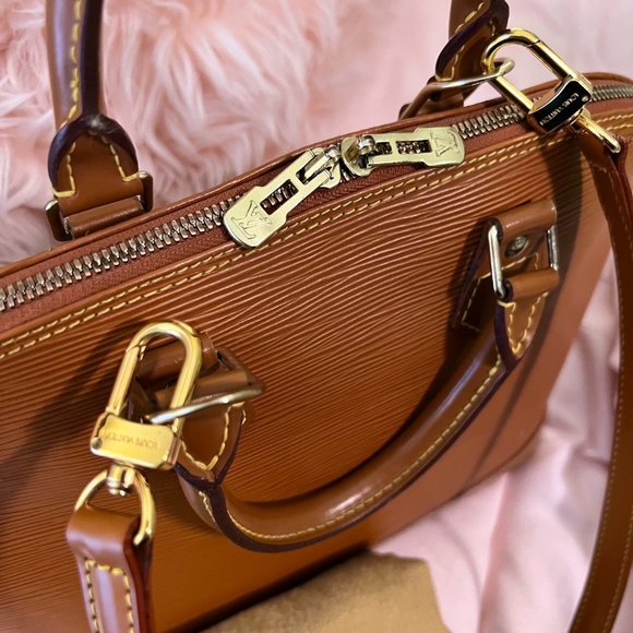 Louis Vuitton Epi Alma PM Cipango with Shoulder Strap and Dust Bag -Pristine - Picture 3 of 14
